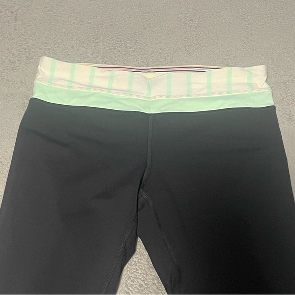 LULULEMON Seawheeze inspire crop 2013 size 8 VVGUC - Picture 3 of 5